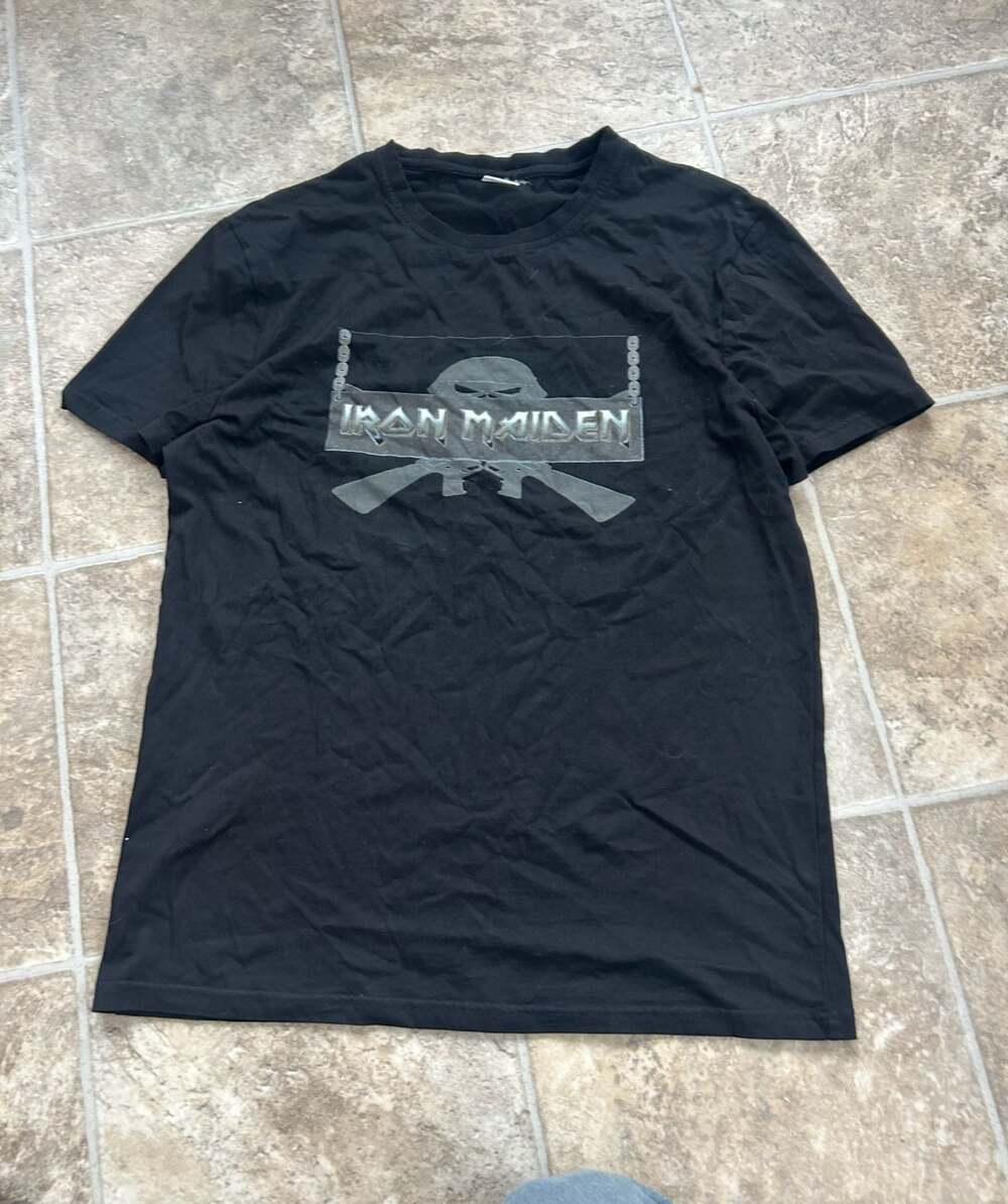 Iron Maiden Graphic T-Shirt Eddie in Helmet with Crossed Rifles XL